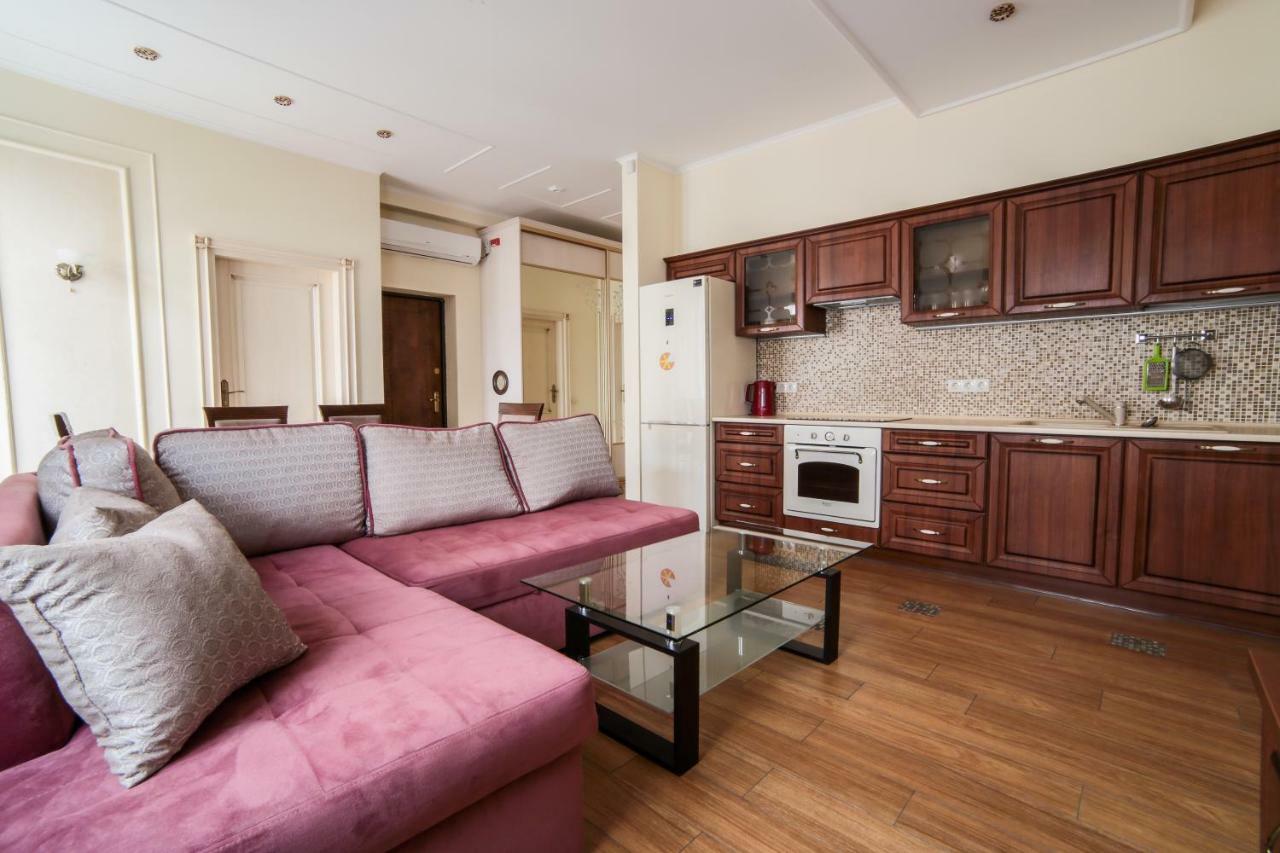 Апартаменти З Балконом Lviv Ngoại thất bức ảnh