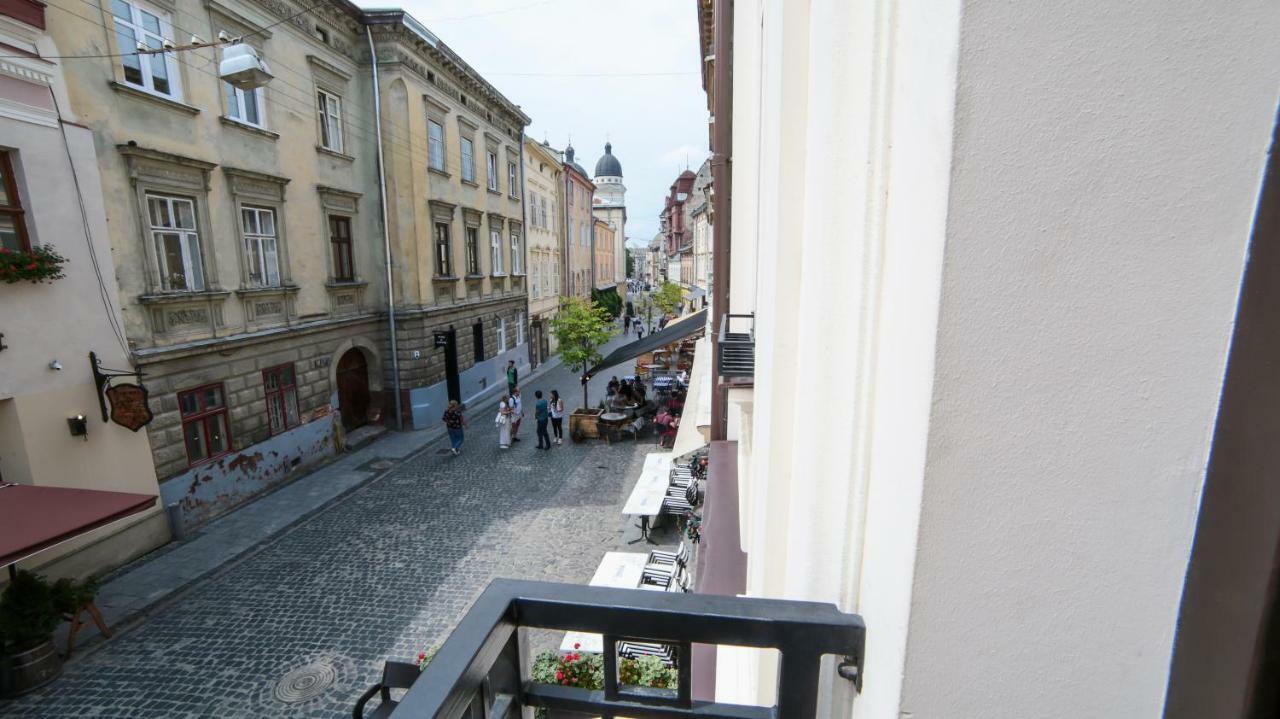 Апартаменти З Балконом Lviv Ngoại thất bức ảnh