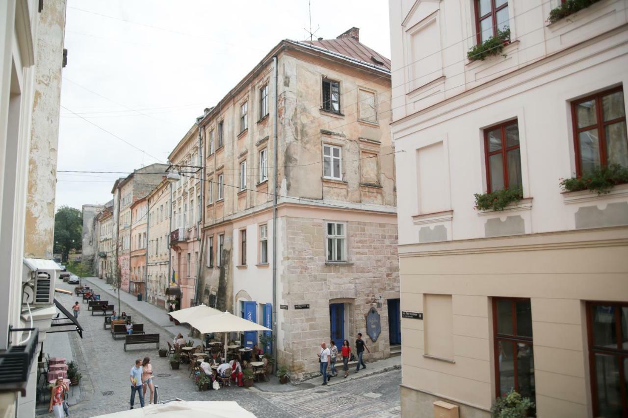 Апартаменти З Балконом Lviv Ngoại thất bức ảnh