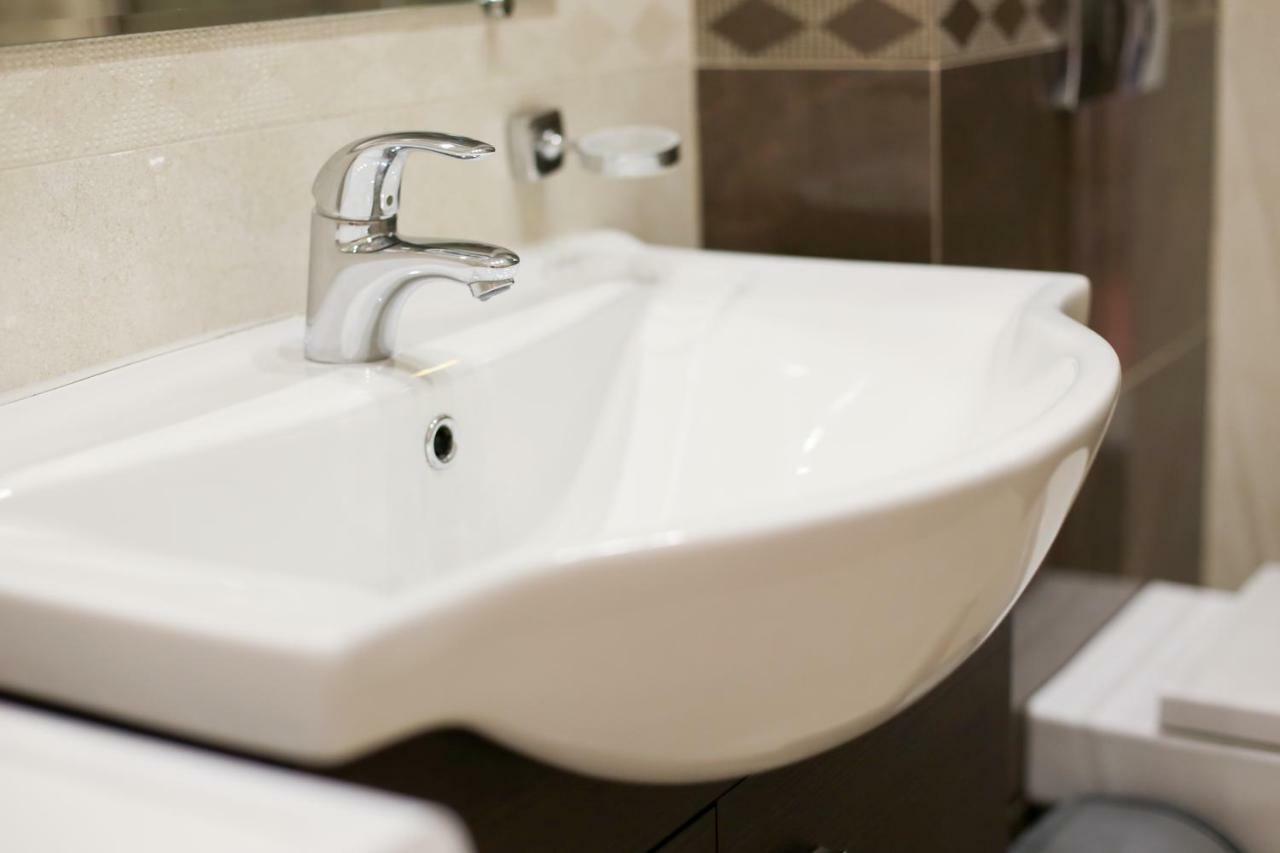 Апартаменти З Балконом Lviv Ngoại thất bức ảnh