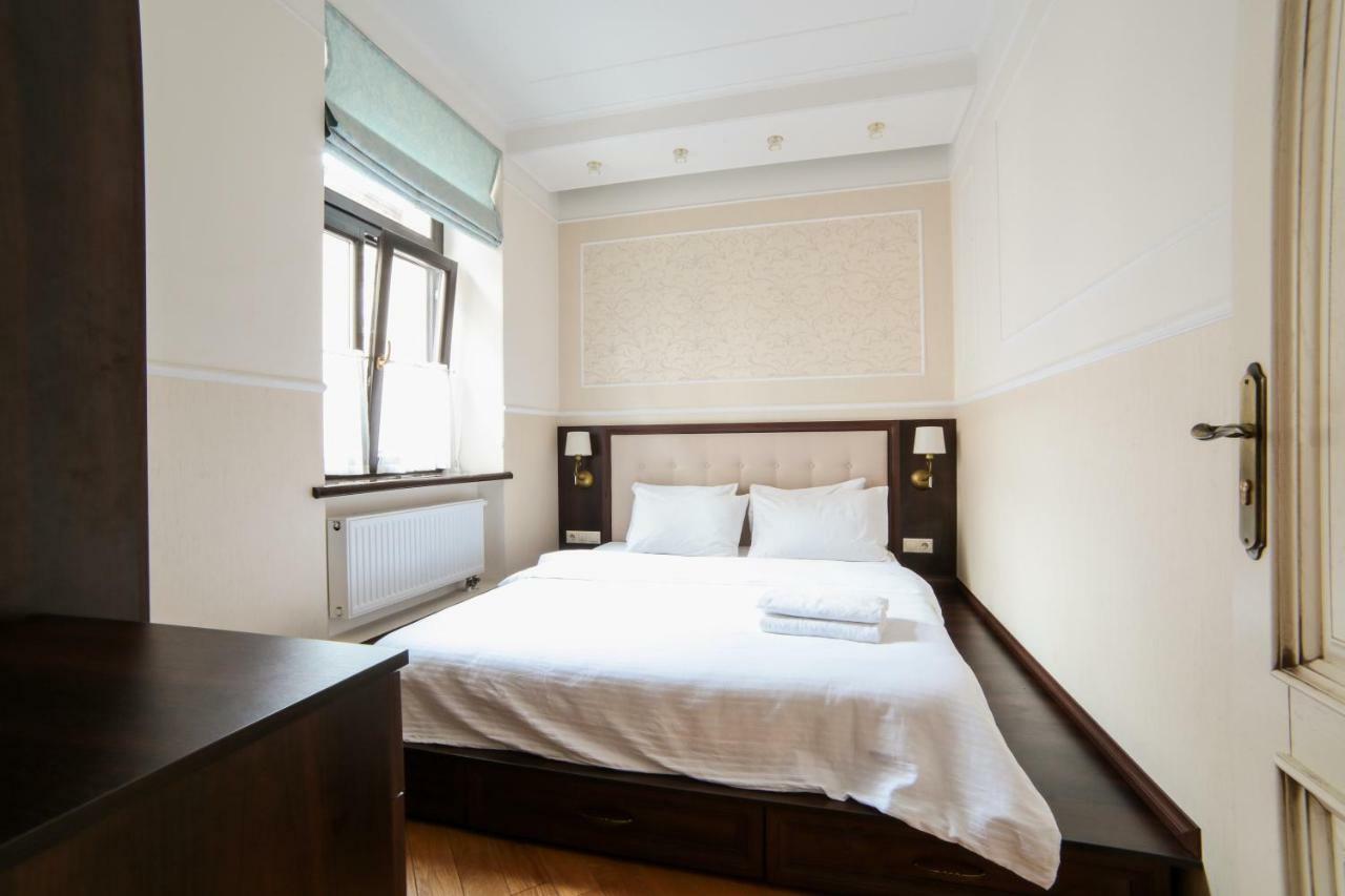 Апартаменти З Балконом Lviv Ngoại thất bức ảnh